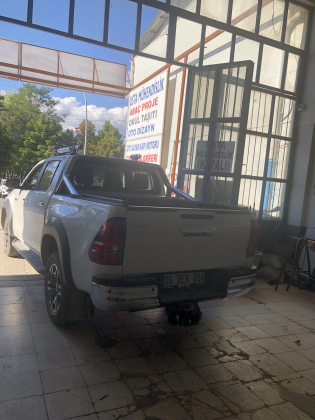 HILUX TOYOTA KAMYONET ÇEKİ DEMİRİ TAKMA BAGLAMA MONTAJI VE ARAÇ PROJE FİRMASI USTA MÜHENDİSLİK ANKARA 05323118894